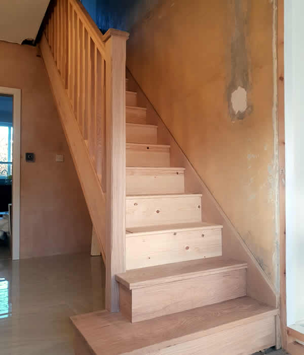 wooden staircase manufacturer